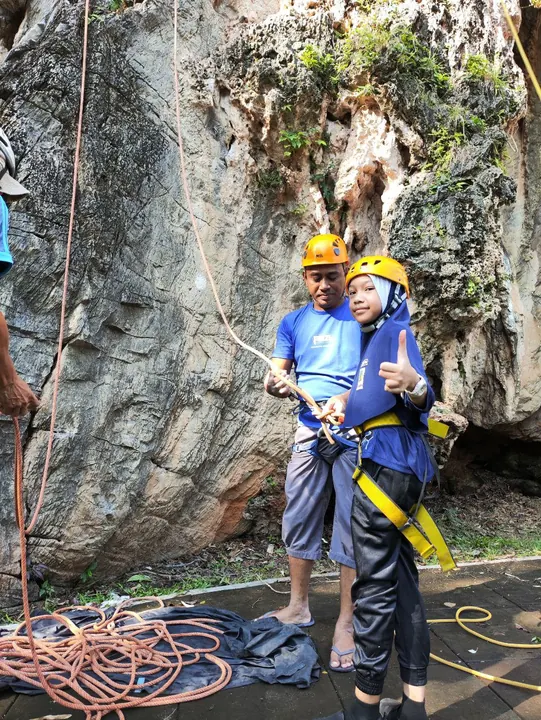 Pelajar MTSFAZ mengikuti aktiviti luar sekolah